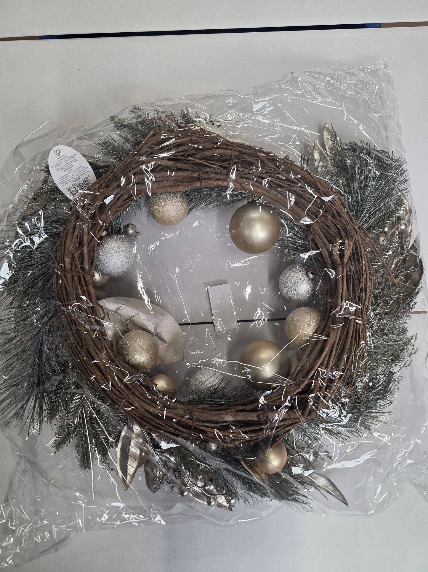 Wreath Gold/champagne Bauble & Berry 61cm