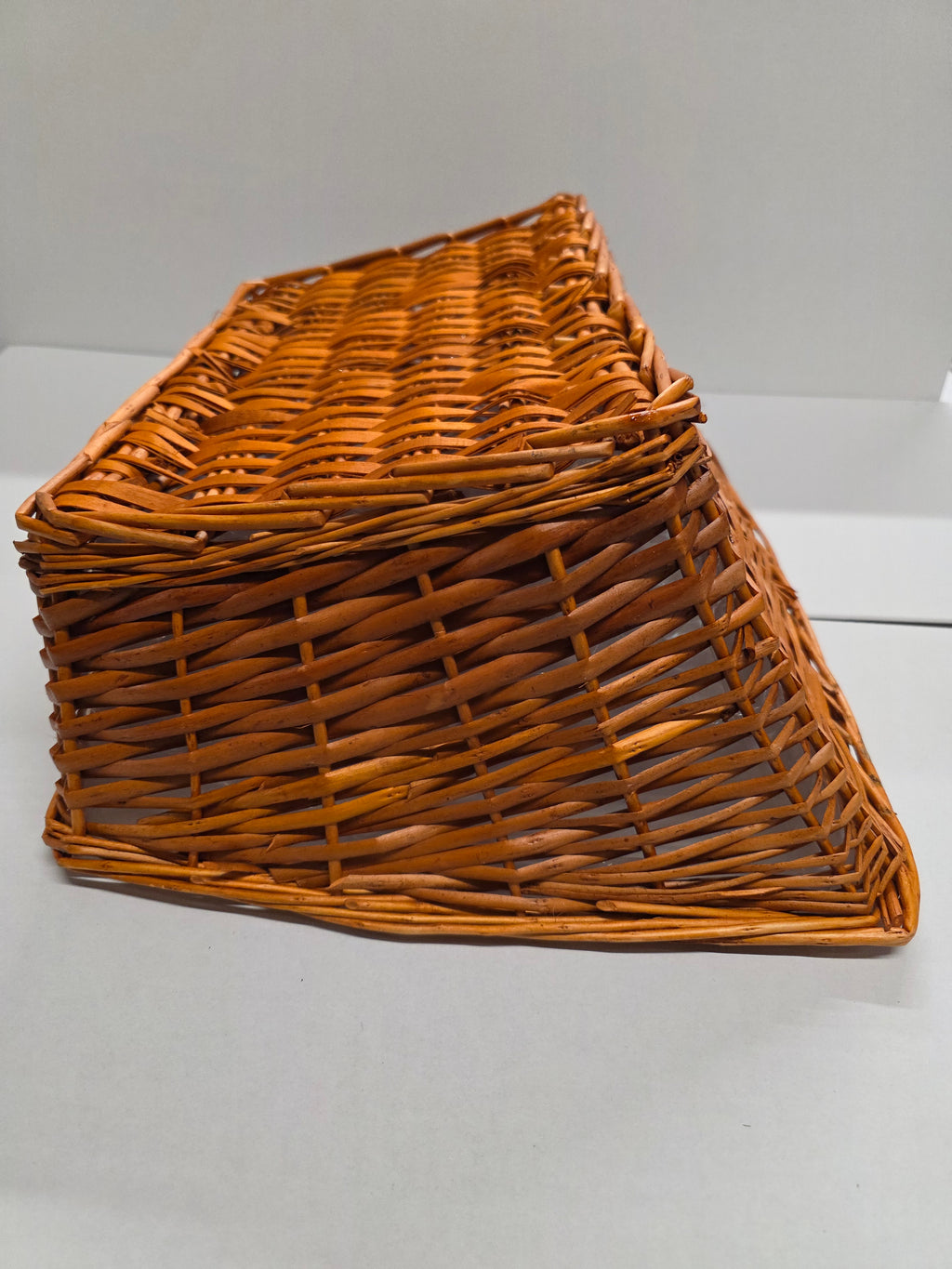 Fruit Tray Willow 20 Inch