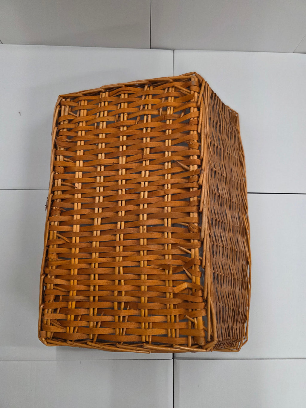 Fruit Tray Willow 24 Inch