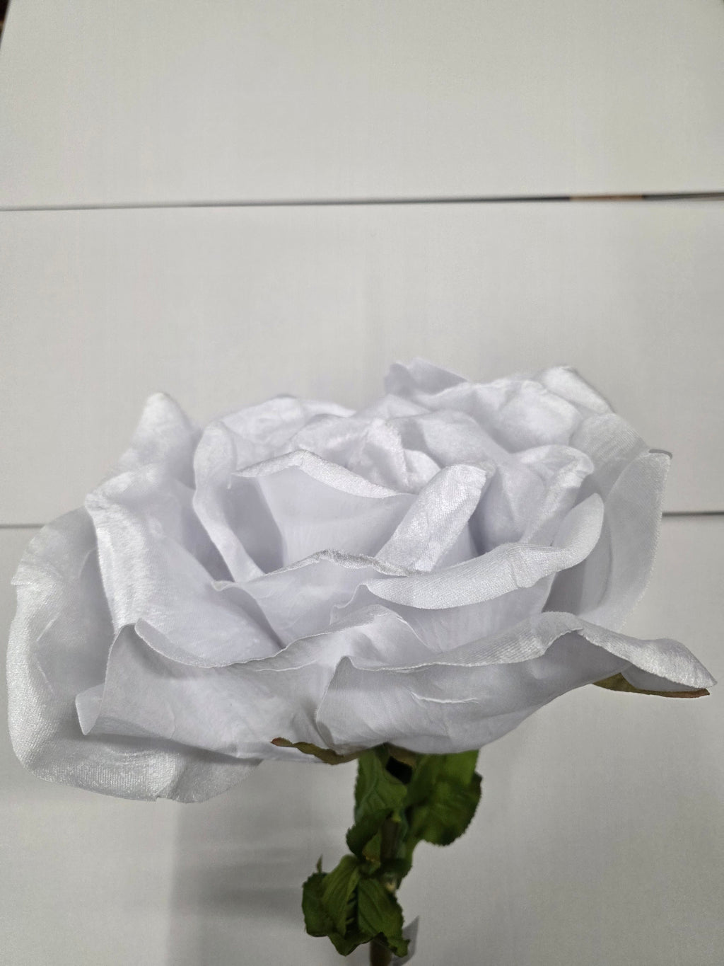 Artificial Giant Rose Velvet Silver 116cm