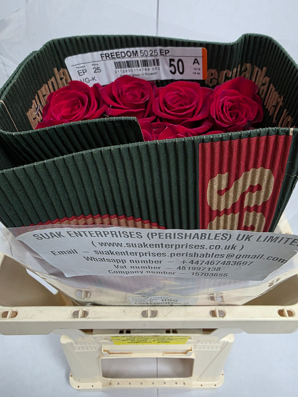 Farm Fresh Rosa Ecuadorian Gr Freedom 40cm (Bunch of 25 stems, Length ,40cm)