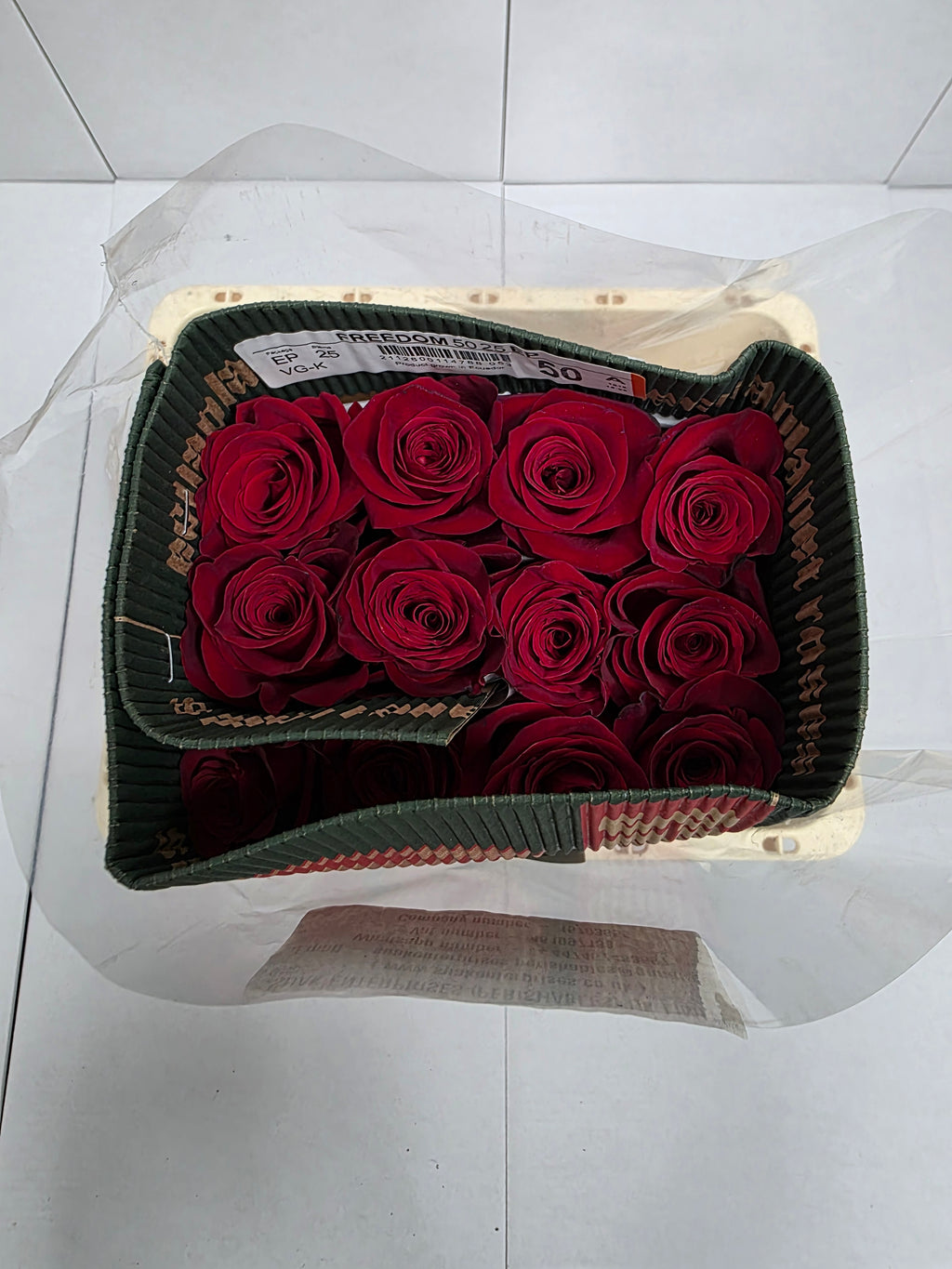 Farm Fresh Rosa Ecuadorian Gr Freedom 40cm (Bunch of 25 stems, Length ,40cm)
