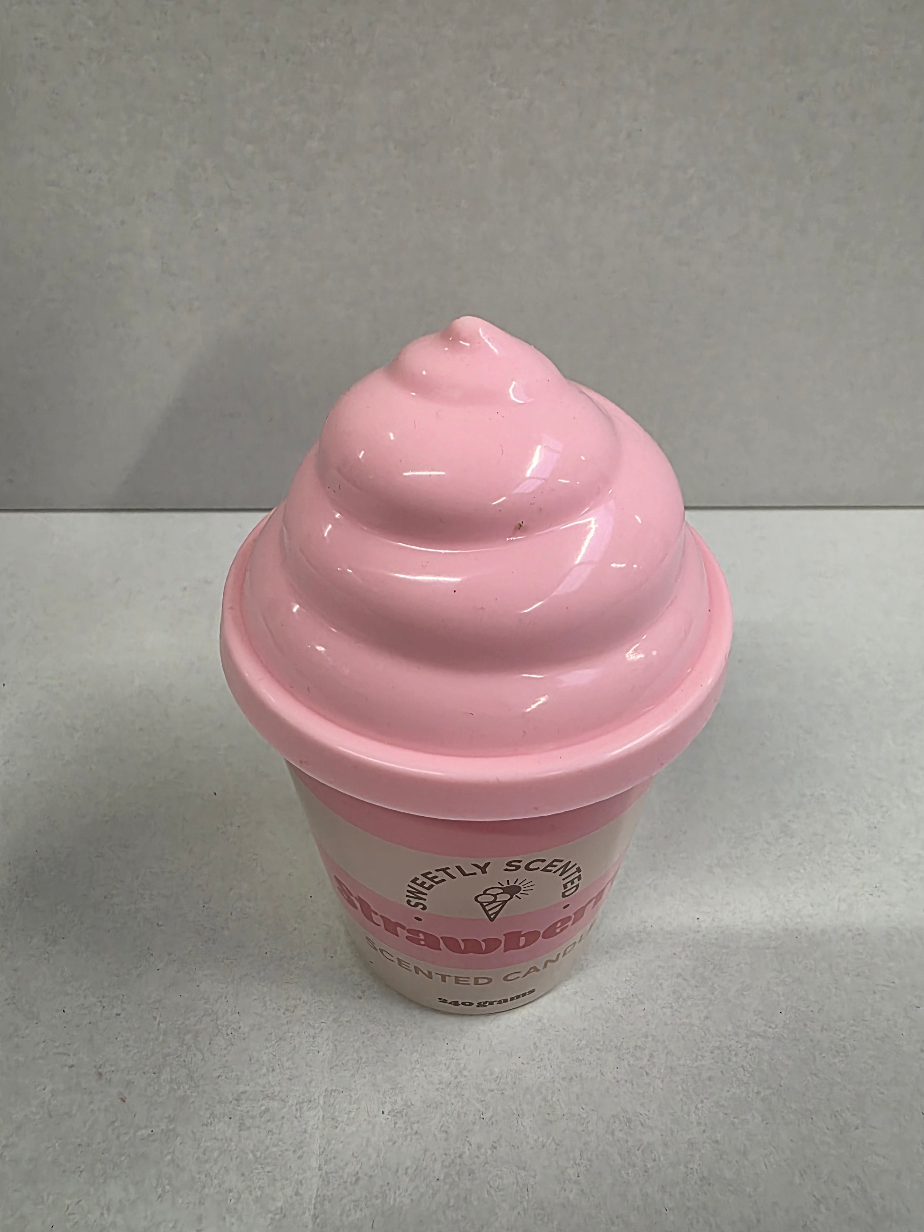 Candle Ice Cream Strawberry 15x9cm