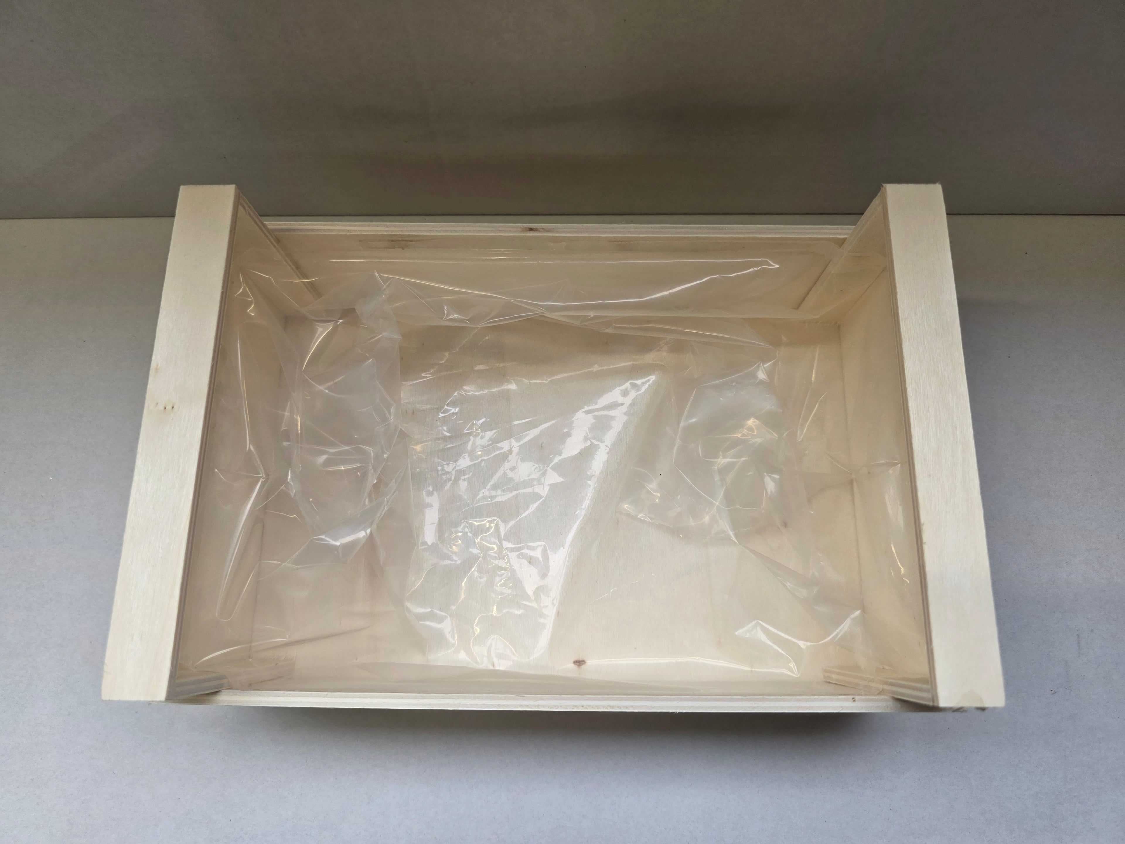 Wooden Crate Wildflowers Red 26cm