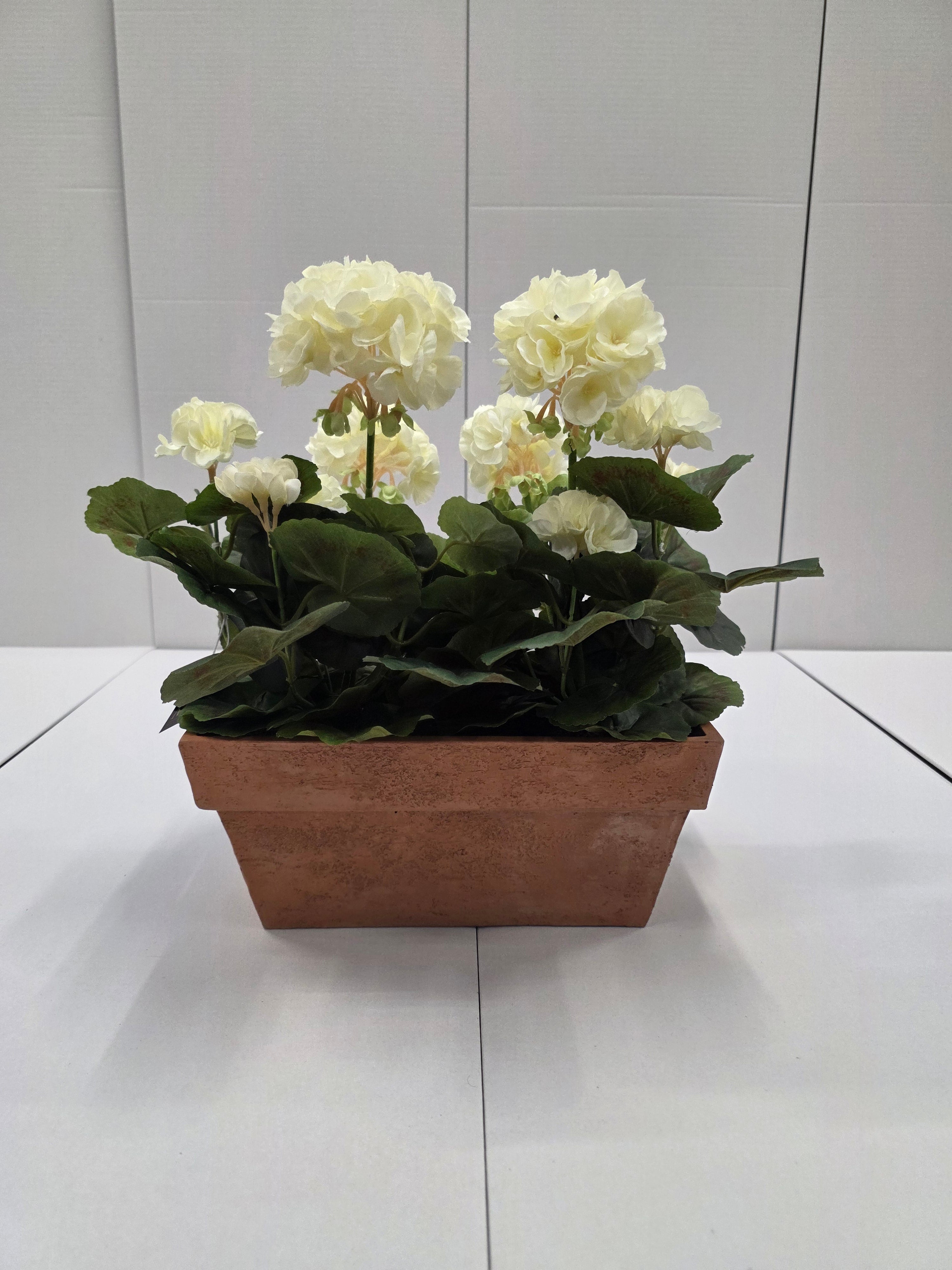Artificial Geranium White Terra 29x13x40cm