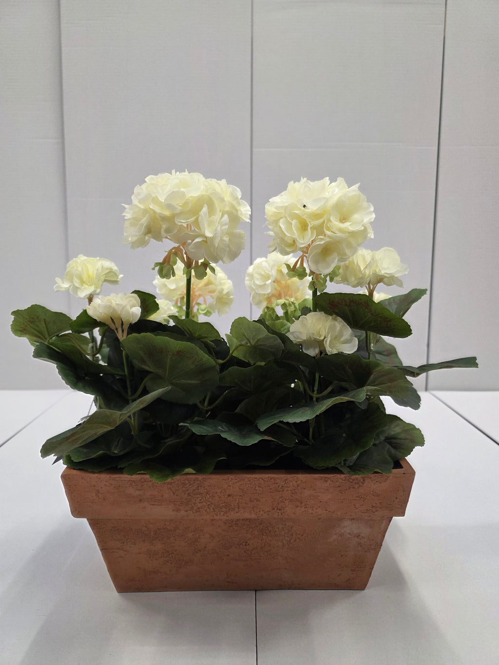 Artificial Geranium White Terra 29x13x40cm