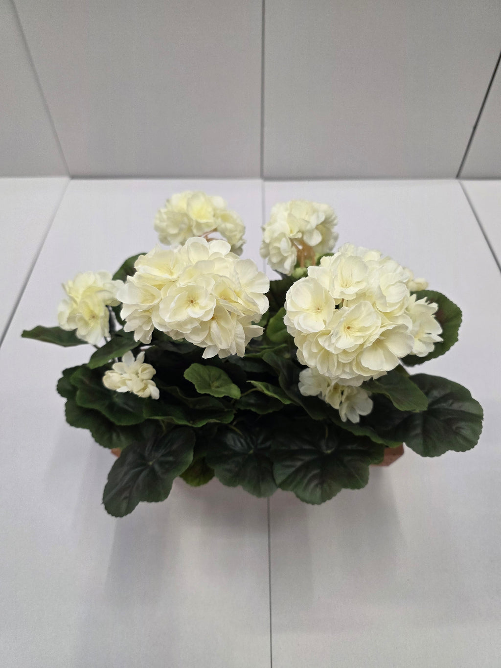 Artificial Geranium White Terra 29x13x40cm