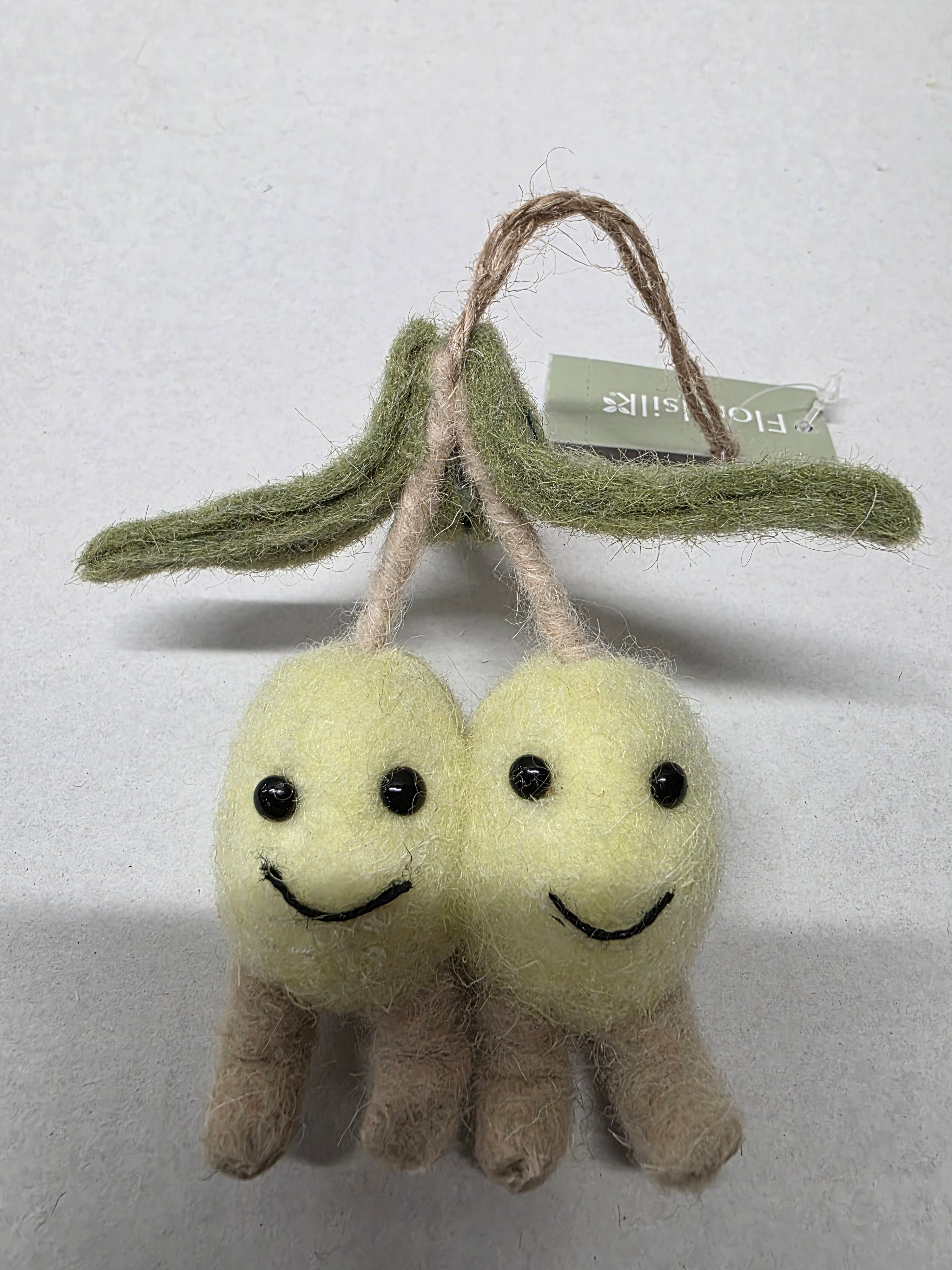 Felt Jujube Hanger 8cm (pack of 2)