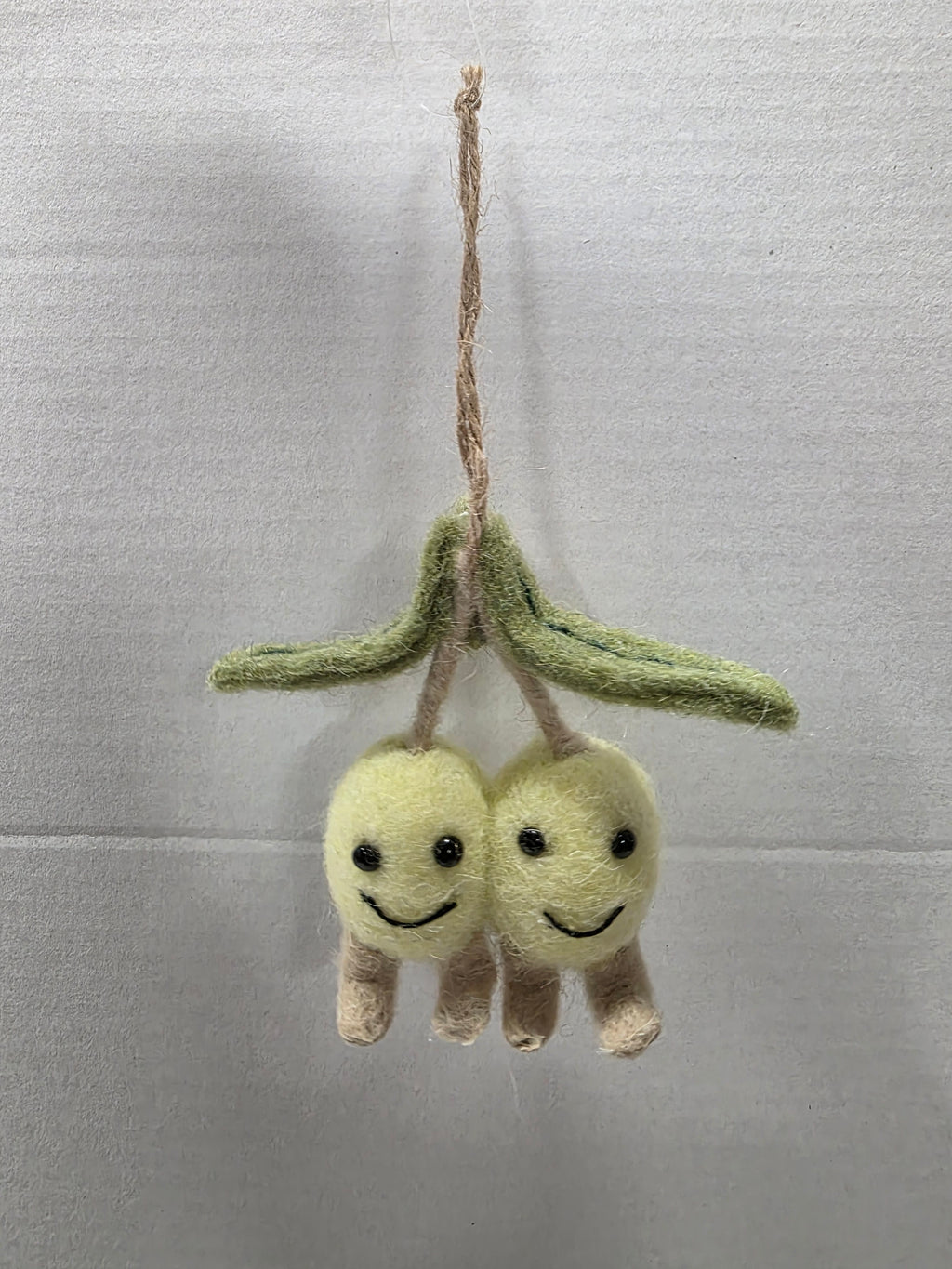 Felt Jujube Hanger 8cm (pack of 2)