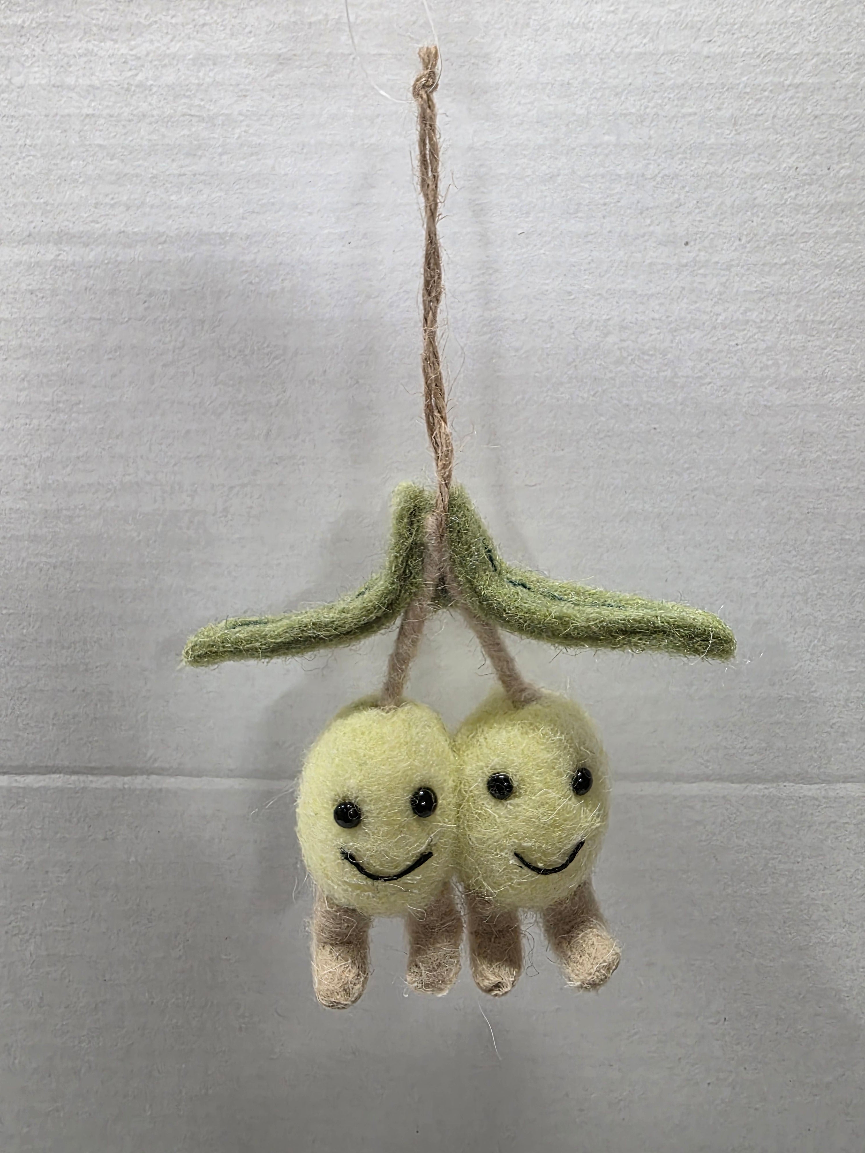 Felt Jujube Hanger 8cm (pack of 2)
