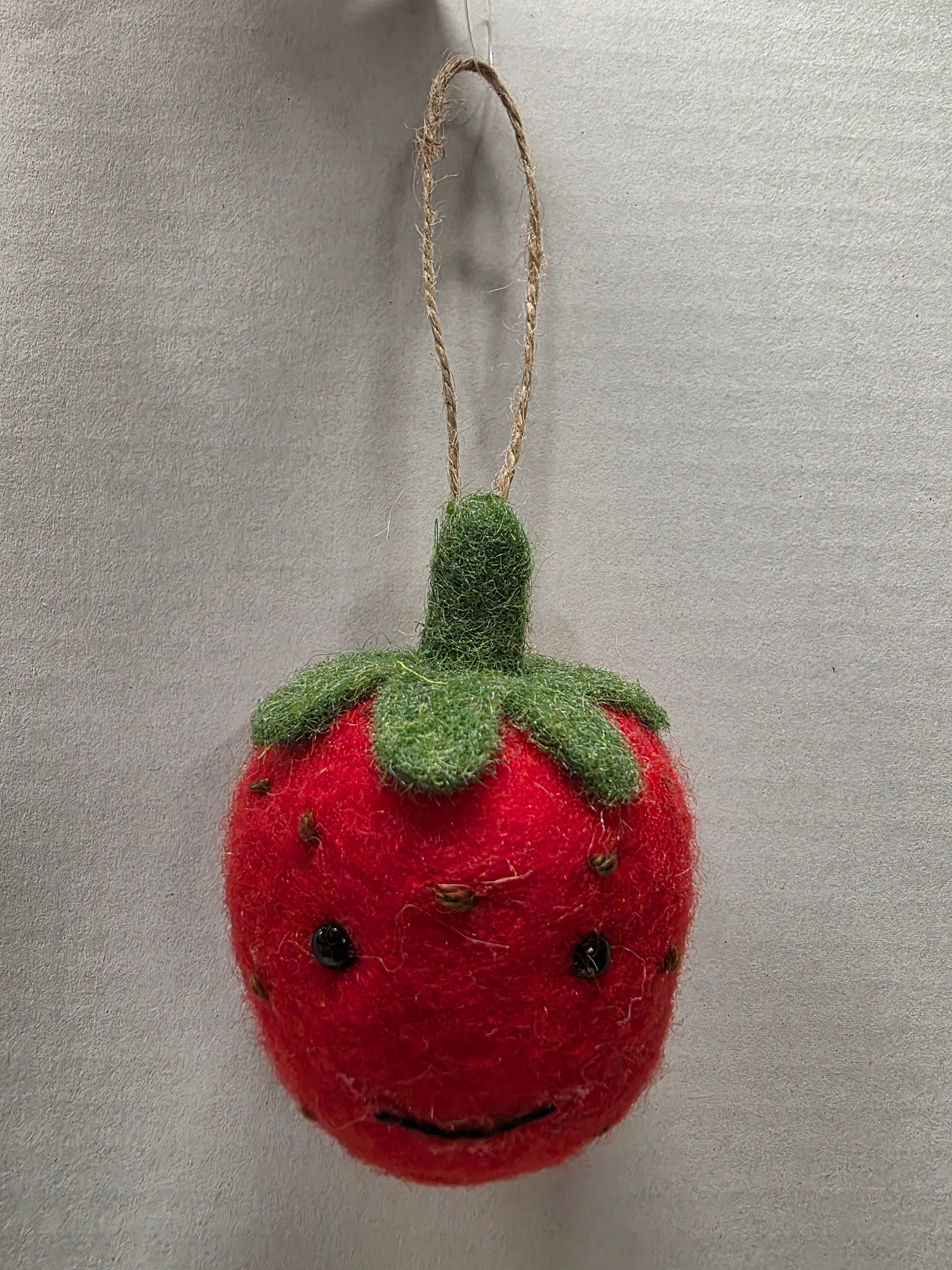 Felt Strawberry Hanger 8cm (pack of 2)